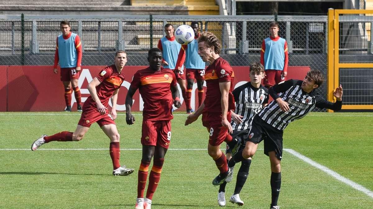 Primavera, Tall: "Ogni squadra che gioca contro di noi sembra stia disputando la finale di Champions League"