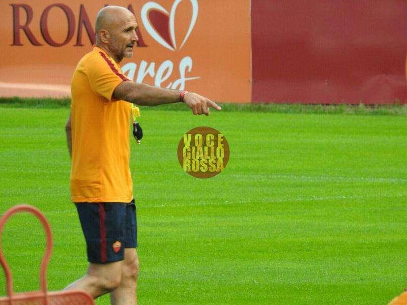 Spalletti trascina Totti verso i tifosi. VIDEO!