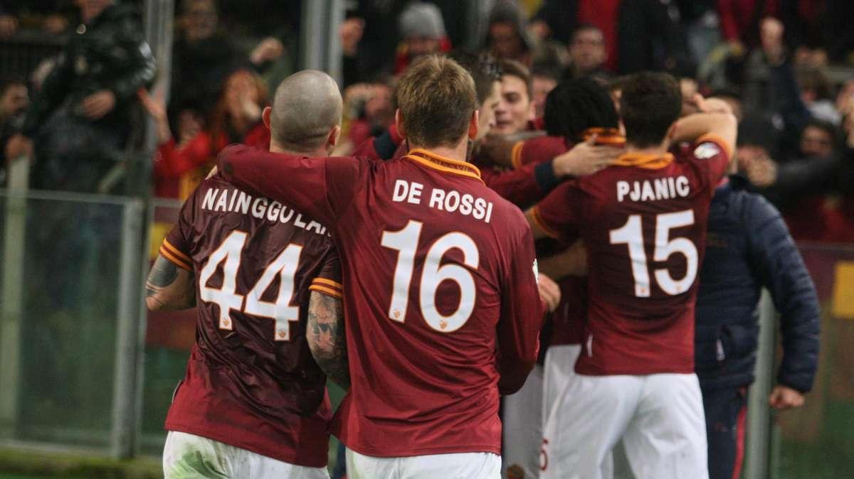 LA VOCE DELLA SERA - La Roma vince per 1-3 a Verona grazie alle reti di Ljajic, Gervinho e Totti. Juve a meno 6. Totti: "Siamo all'altezza dei bianconeri"