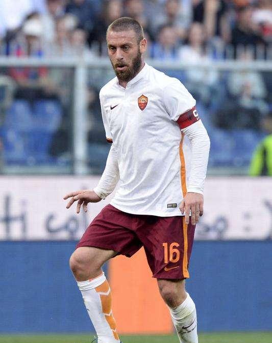 Facebook, Florenzi intervista De Rossi: "La prima volta che incontrai Totti nemmeno mi avvicinai. Europeo? Ho ancora il magone"
