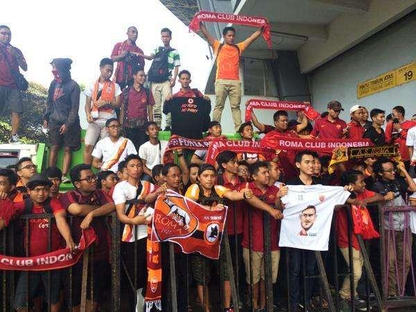 Twitter AS Roma - I tifosi giallorossi indonesiani cantano "Roma, Roma, Roma". VIDEO!