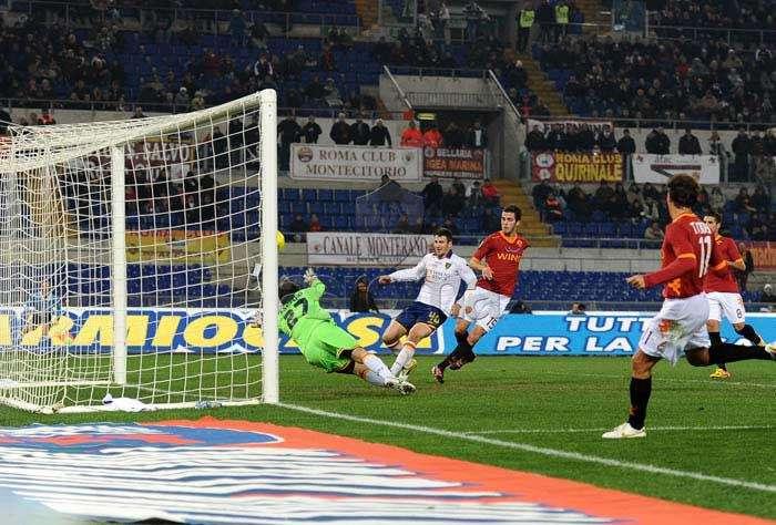 ROMA-LECCE 2-1 - Giallorossi vittoriosi, in rete Pjanic e Gago, gol regolare annullato ad Osvaldo. Totti torna in campo. VIDEO! FOTO!