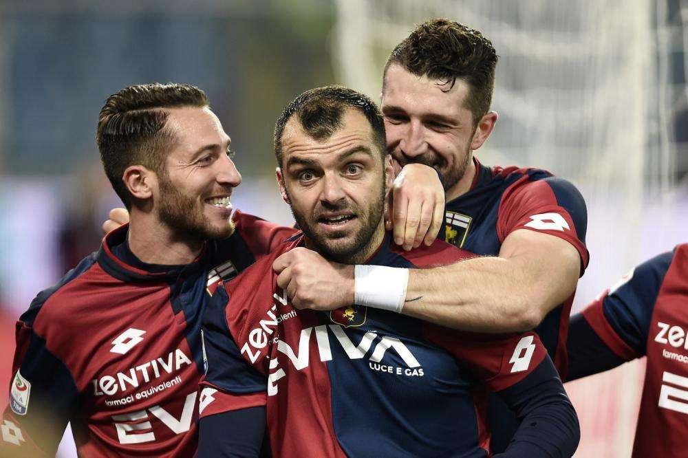 Genoa, sessione video e palle inattive nella rifinitura in vista della Roma
