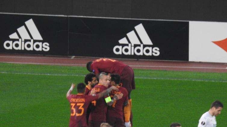 Roma-Viktoria Plzeň 4-1 - Tripletta di Dzeko e rabona di Perotti, inutile il gol di Zeman. Giallorossi qualificati come primi. FOTO!