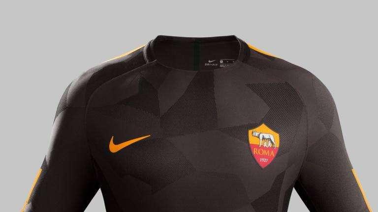 Presentata la terza maglia: colore marrone scuro, dettagli in arancione acceso. In vendita da domani. FOTO! VIDEO!