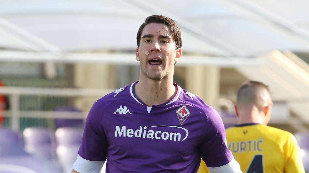 Fiorentina, Vlahovic: "Sto bene a Firenze, ho un contratto fino al 2023"