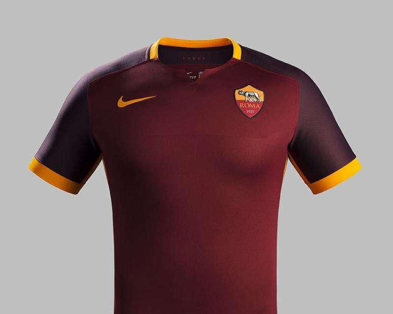 Twitter, Rogers: "La nuova maglia della Roma sembra ancora più bella da vicino". FOTO!