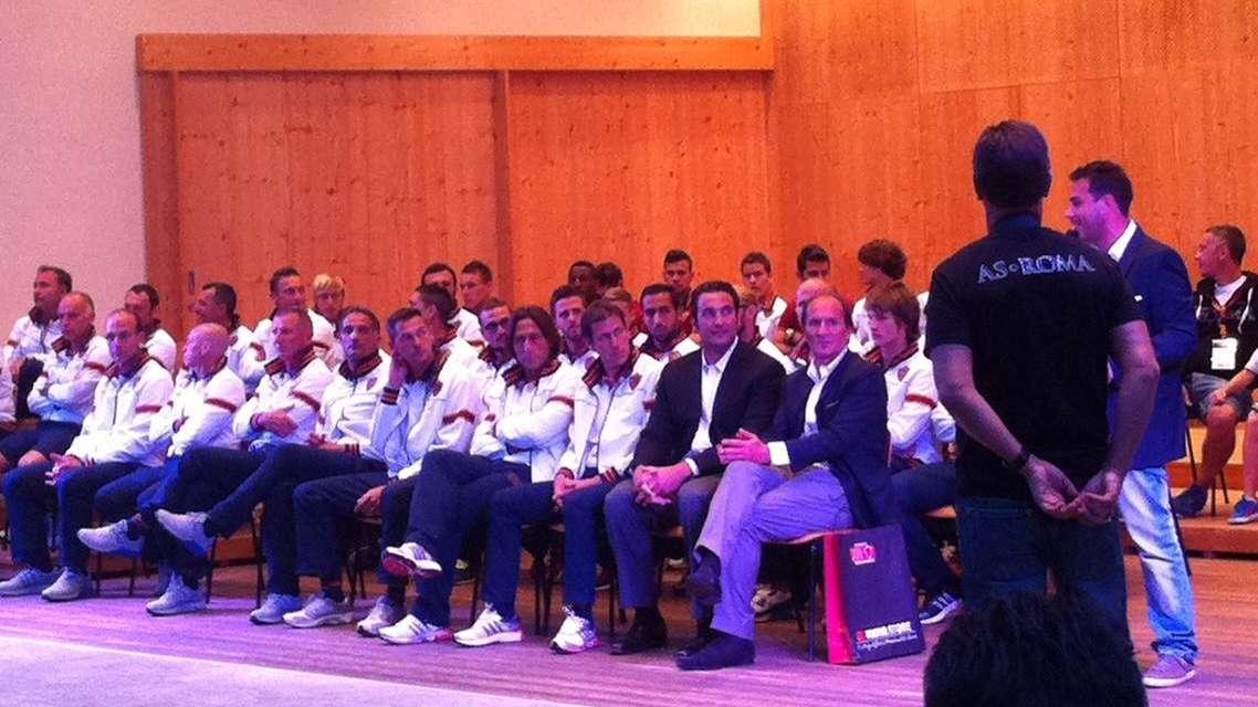 Riscone - Presentazione della squadra, Totti: "I tifosi meritano una grande Roma". FOTO! VIDEO!