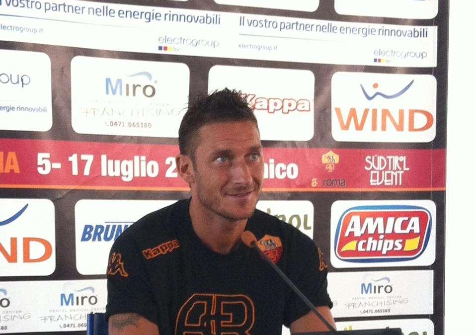 Riscone - Totti: "Al momento siamo sotto a Milan, Juve e Inter. Spero arrivino grandi acquisti". FOTO!