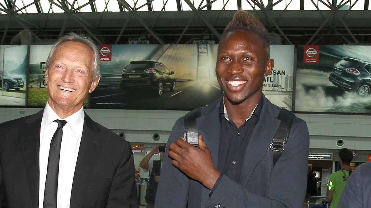 COMUNICATO AS ROMA - Yanga-Mbiwa in prestito per 1 milione di sterline con riscatto a 5,5. FOTO!