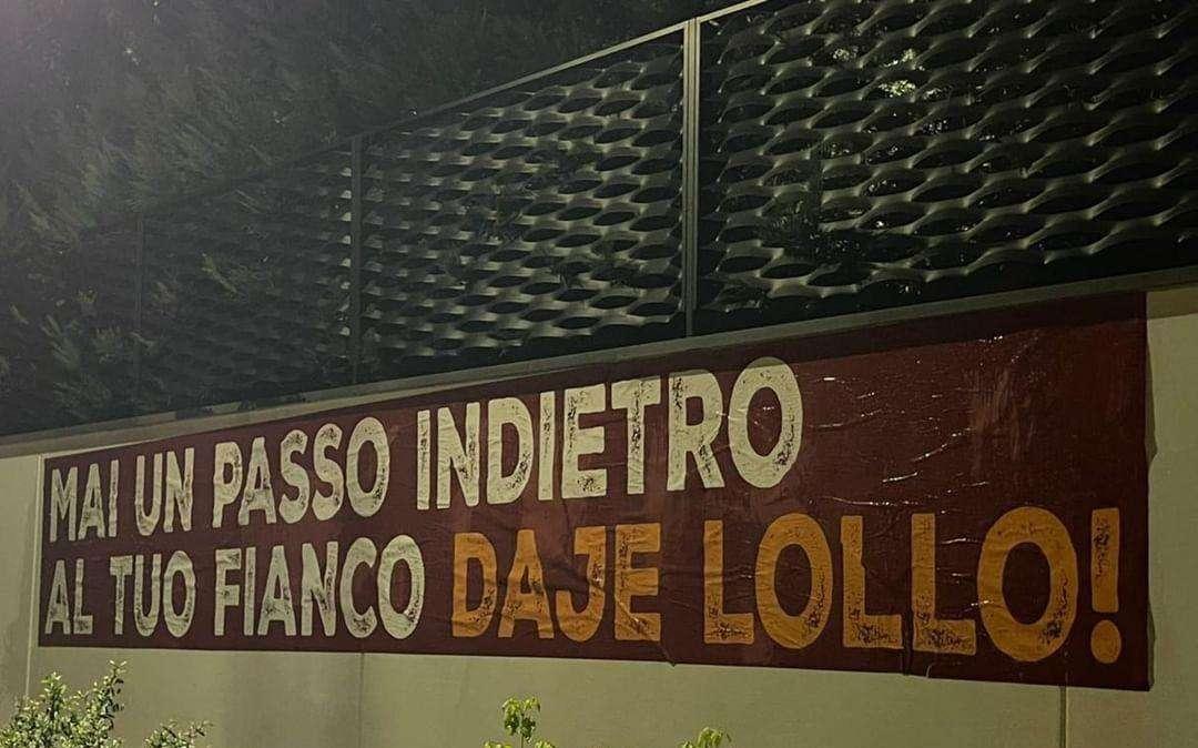 Pellegrini condivide lo striscione di supporto su Instagram. FOTO! 