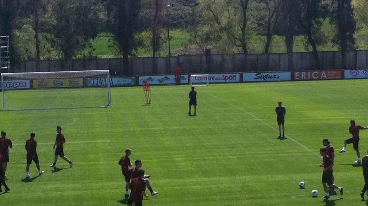 Trigoria - Stekelenburg in gruppo, out Osvaldo e De Rossi, alle prese con una tendinopatia
