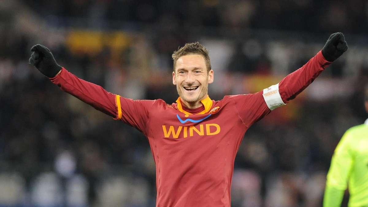 Totti fa gli auguri ai militari in Afghanistan. VIDEO!