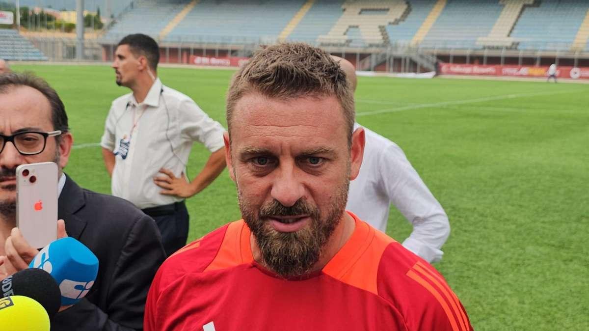 Cagliari-Roma - L'attesa dei tifosi: "L'impressione è che De Rossi non si strapperebbe i capelli con l'addio di Dybala. Evitiamo di mettere le mani avanti, dobbiamo vincere"