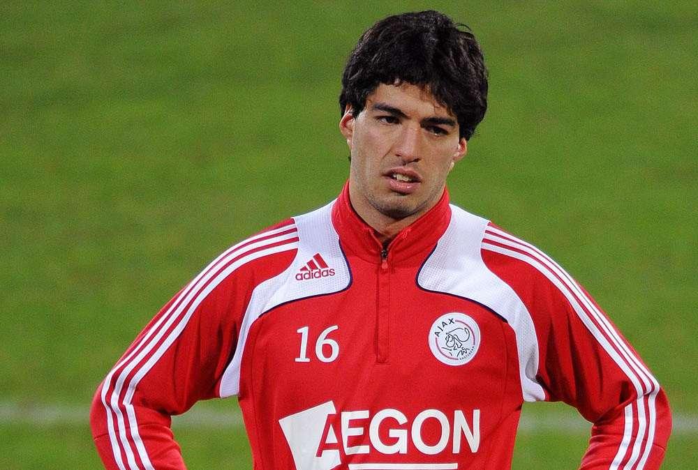 Il morso costerà a Suarez sette turni di squalifica