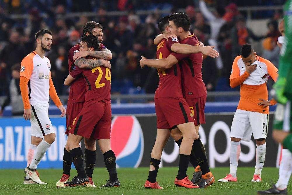 Roma-Shakhtar Donetsk, 7000 euro di multa ai giallorossi per lancio di petardi. Richiamo per le perdite di tempo dei raccattapalle