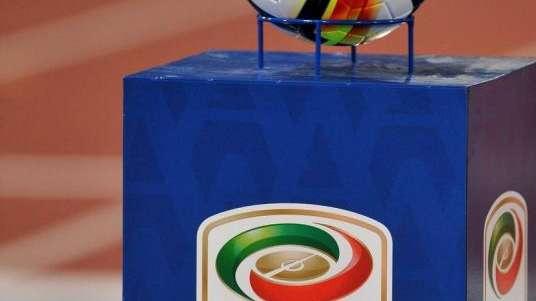 Serie A - Reti bianche nel derby di Milano, Inter a -1 dalla Roma. Torino a valanga sul Crotone, pari a Verona