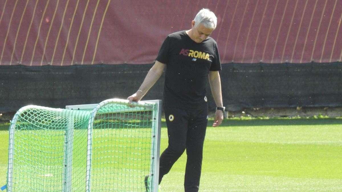 Roma-Casa Pia 1-0 - La gara sui social: "Se giocavo con i miei amici vincevo 5-0. Quale è l'utilità di queste partite? Si rischia di dimezzare la rosa"