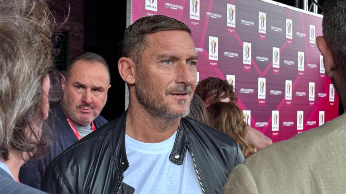 Totti protagonista dello spot "Spider-Man: Brand New Day", a Roma nessuno lo riconosce