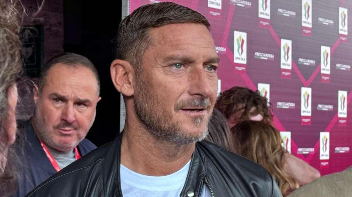 Ritorno di Totti alla Roma: per lui un ruolo esclusivamente di ambasciatore del centenario