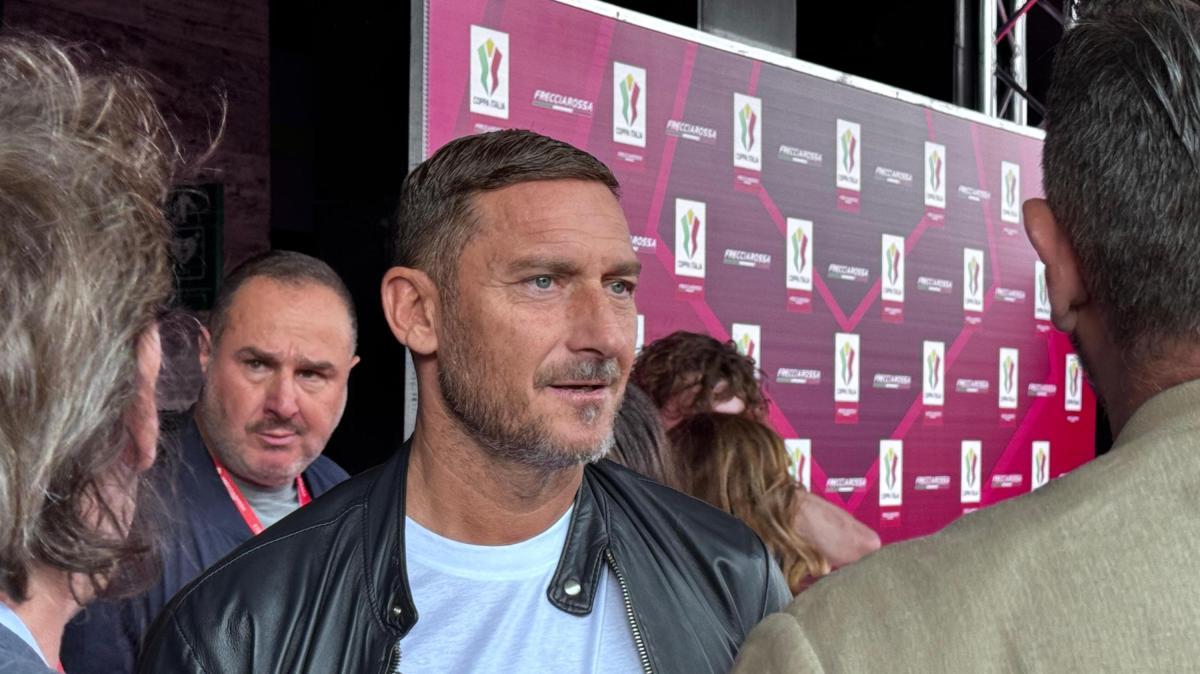 Totti ironico sui tre rigori sbagliati contro il Lille: "Ste cose succedono solo alla Roma"