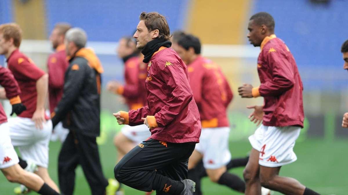 Trigoria: Luis Enrique prova Totti con Bojan e Borriello con Osvaldo. Presente Sabatini 
