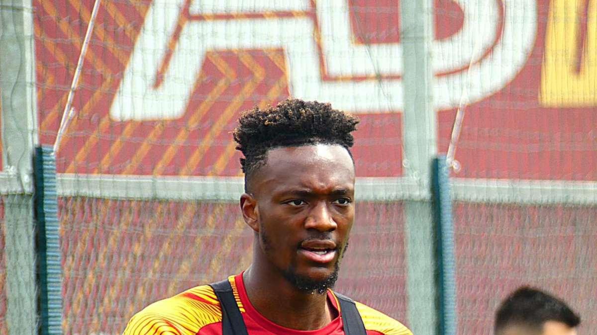 Abraham segue l'allenamento della squadra da bordo campo: "Kumbu is back". VIDEO!