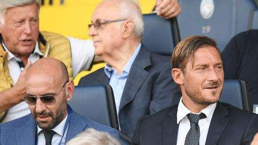 Facebook, Totti: "Dalla tribuna la partita è davvero tosta. Forza ragazzi, sarà un anno di lotte e emozioni"
