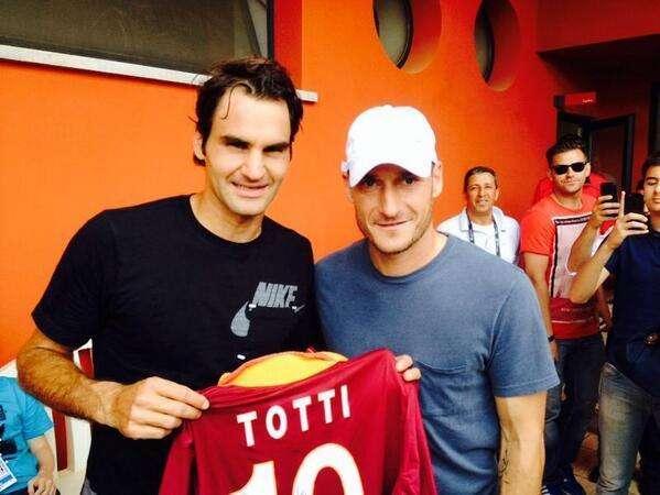 Totti omaggia Federer: "Di nuovo numero 1, un fuoriclasse eterno"