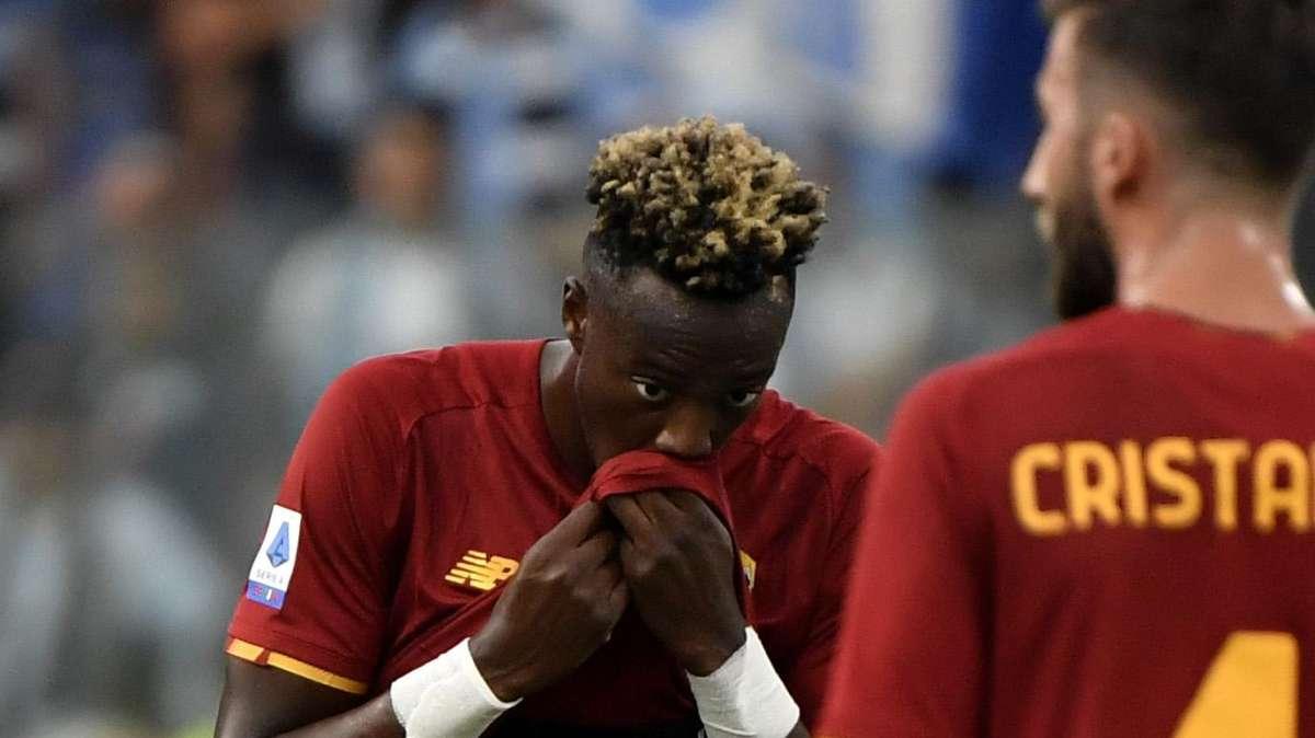 Inghilterra-Ungheria 1-1, Abraham esce per infortunio: esami al ritorno a Roma