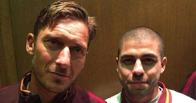 Un tifoso iracheno incontra Totti e realizza il suo sogno. FOTO!
