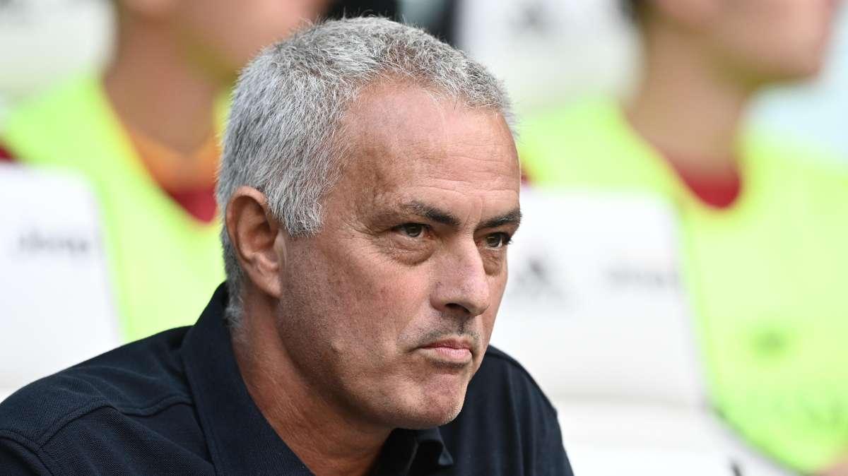 Mourinho: "A dicembre potevo andare via ma sono rimasto. Non posso far nulla per convicere Smalling a restare. Zaniolo è un problema della società"