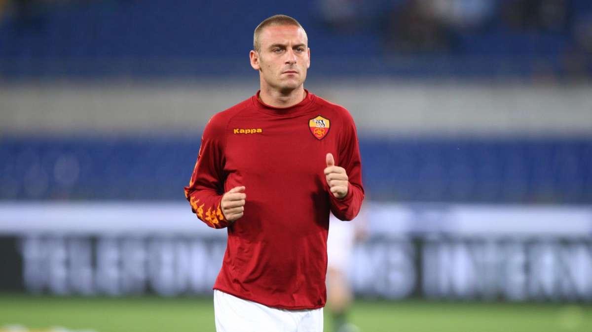 Trigoria: De Rossi in campo, conclude l'allenamento con il resto del gruppo