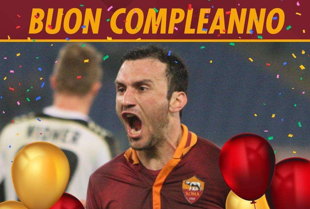 Calciatore greco dell'anno nel 2010 e il gol sotto la neve a Bergamo: tanti auguri Vasilis. GRAFICA!