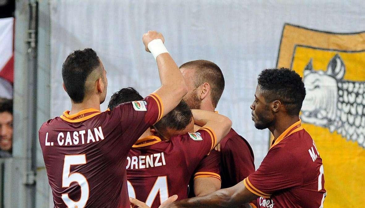 Twitter - La AS Roma dona una maglia a Scalfari per i suoi 90 anni. FOTO!