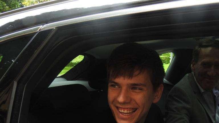 Coric celebra il passaggio alla Roma con una torta giallorossa. VIDEO!