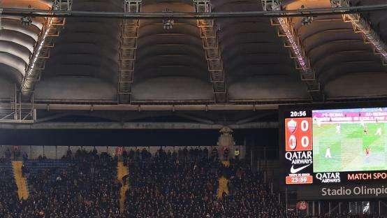 Olimpico "stressato", la Roma propone l'erba sintetica: rifiuto da parte della Lazio