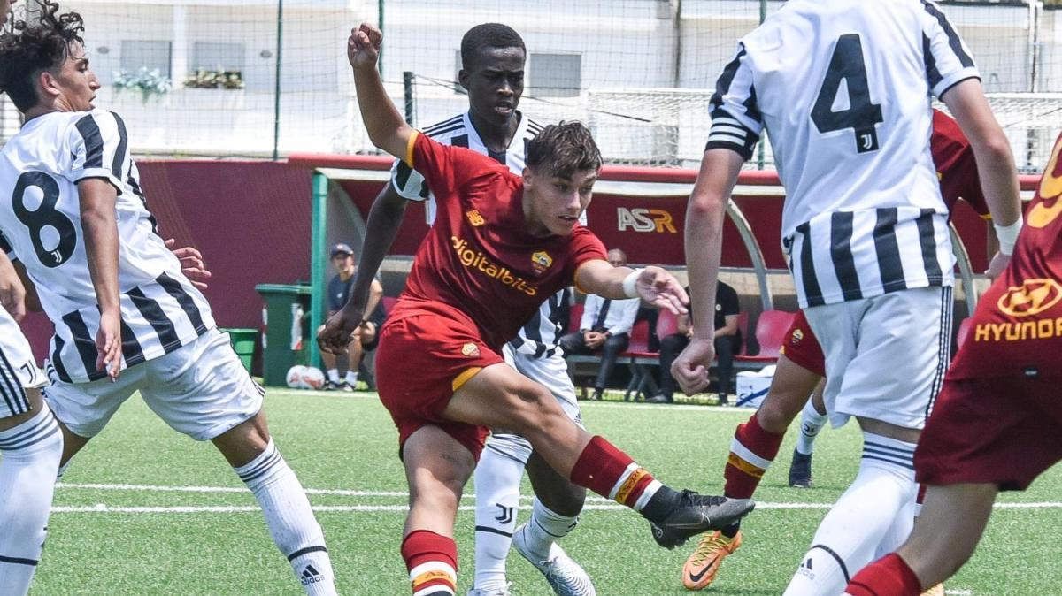 Almaviva saluta la Roma: "Lascio la squadra in cui sono nato e che ho sempre tifato"
