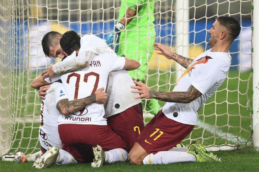 LA VOCE DELLA SERA - Vittoria sofferta ed importante a Verona, i giallorossi passano per 1-3. Fonseca: "Grande atteggiamento, con l'Inter ce la giochiamo". Pellegrini: "Gruppo meraviglioso"
