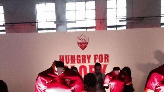 Il video della presentazione della nuova maglia della Roma firmata Nike
