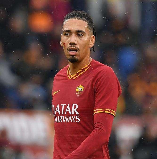 Il Manchester United tenta Smalling, la Roma rilancia. Il calciatore chiede tempo