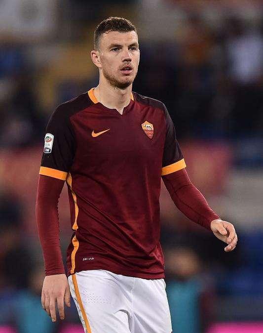 L'agente di Dzeko a colloquio col Galatasaray: prestito con diritto di riscatto sotto ai 20 milioni. Giocatore non allettato dalla destinazione