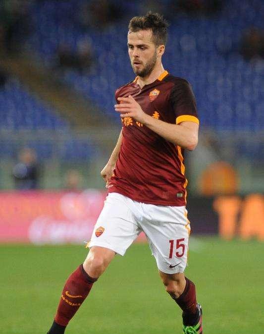Pjanic: "Un vantaggio giocare con Dzeko. Il mercato? So dove vivo..."