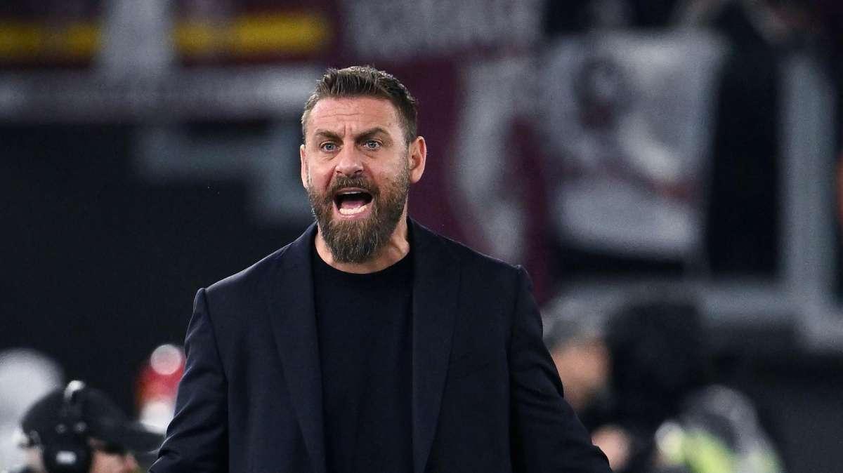 Monza-Roma - L'attesa dei tifosi: "Parlare di calcio e di campo, non accadeva da un po'. De Rossi trasuda romanismo"