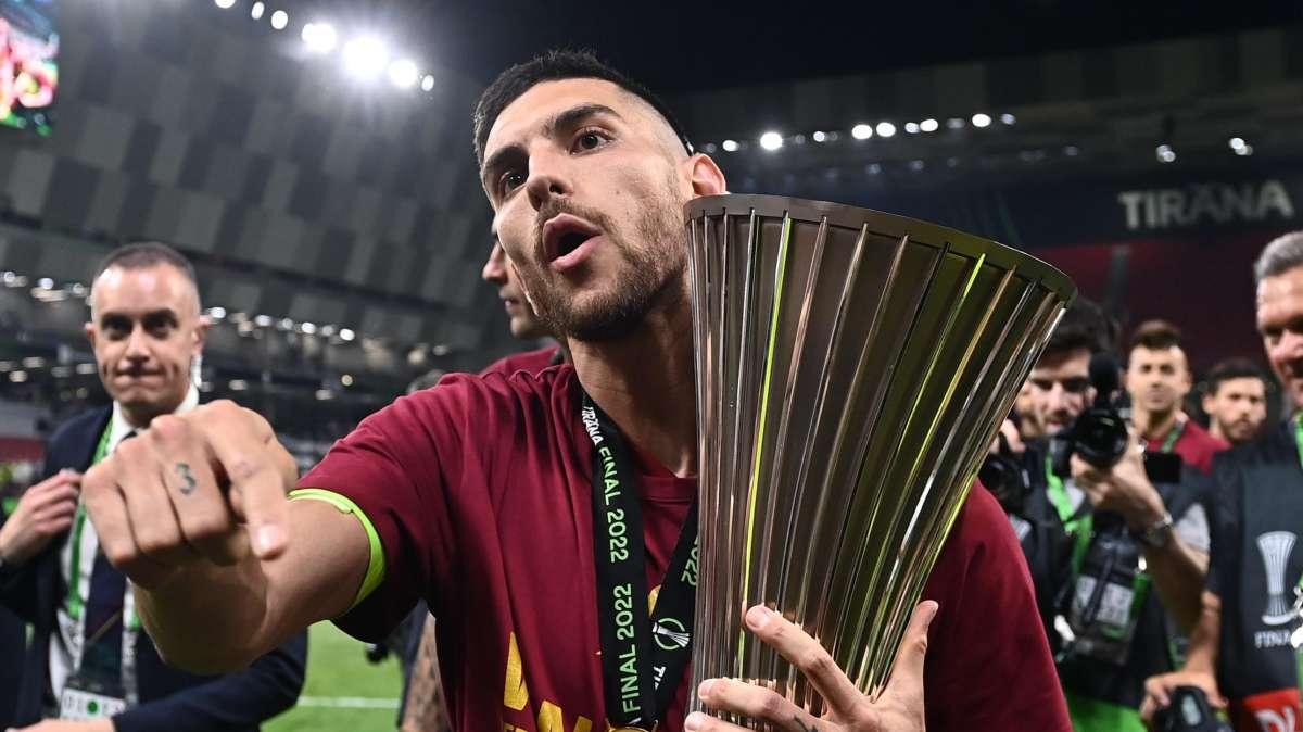 Pellegrini: "Alzare un trofeo con la Roma era il sogno della mia vita"