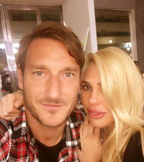 Il contratto di Totti anche nella diretta Facebook de Le Iene. VIDEO!