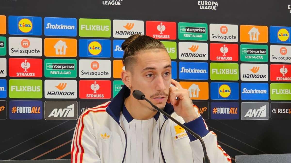 Conferenza stampa - Tsimikas: "Cerco di fare sempre il meglio e di dare il massimo. Vogliamo vincere per rimanere nelle prime otto squadre"
